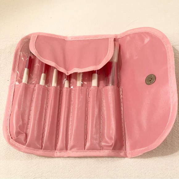 7 Piece Professional Make Up Brushes - Picture 2 of 4